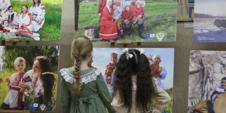 «Культура объединяет»: выставка «Мама и дети в национальных костюмах» с огромным успехом прошла в Красногорске