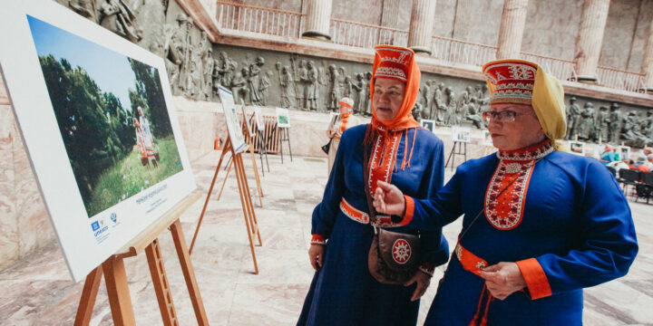 Международный фотоконкурс «Мама и дети в национальных костюмах» представлен на VIII Всероссийском фестивале художественного творчества малочисленных финно-угорских и самодийских народов «Напевы северного ветра».