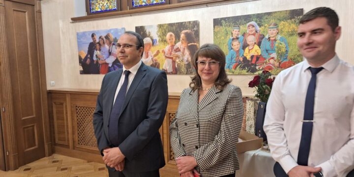 The photo exhibition “Mother and children in national costumes” is presented at the Embassy of the Russian Federation in Slovakia